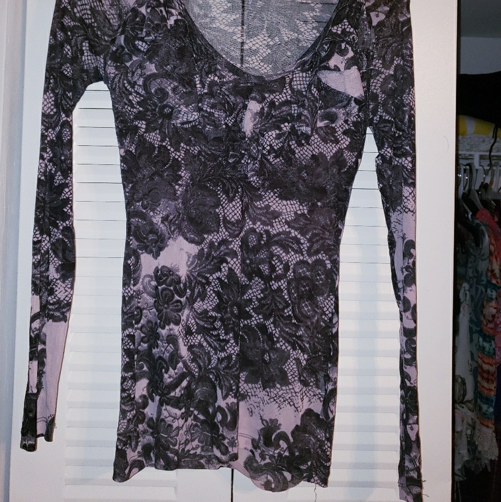 Karen Kane Mesh Lace Floral Design Long Sleeved Blouse - Picture 2 of 3